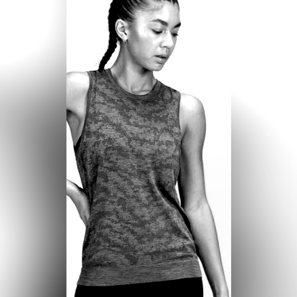 Lululemon seamless muscle tank